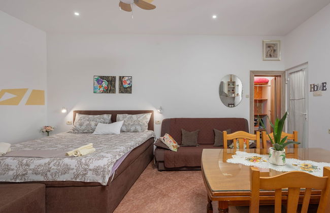 Pool Apartment Yellow Sun Omiš - Photo 3