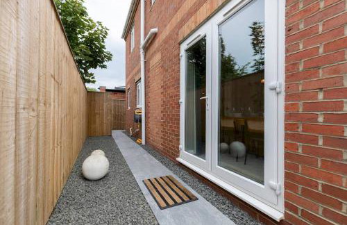 Pass the Keys 4-Bed Home with Garden Parking Near Durham - Foto 39