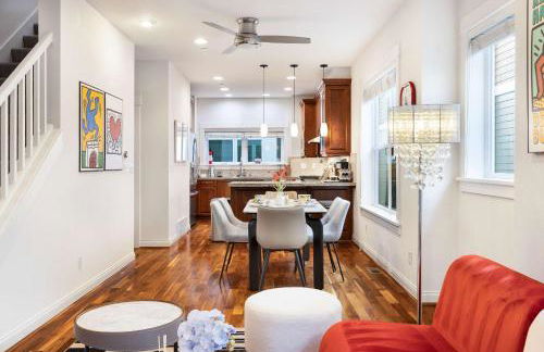 Rare 3BR Modern Urban Escape Private Garage - Foto 11