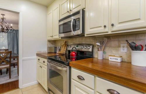 Gorgeous Alabama Home 4 Miles to Stadium Sleeps 8 - Foto 44