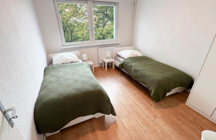 Monteurwohnungen mit TV, Internet, Parkplatz, Waschmaschine, Küche, Balkon, Restaurants und Supermarkt - Foto 7