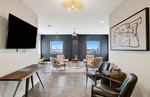 City Center Apartment, Free Parking and Great Views - Foto 26