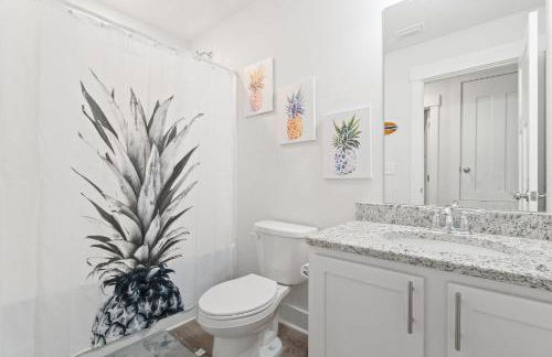 Mins to the Beach/King Beds/Arcade-Snowbird Deals! - Foto 22