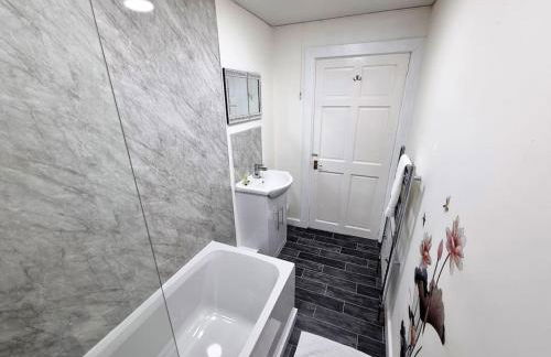 *6B7R* Setup for your most relaxed & amazing stay + Free Parking + Free Fast WiFi* - Foto 28