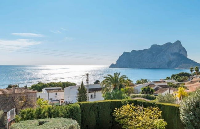 Relax in Luxury at This Stunning Seaside Villa - Photo 8