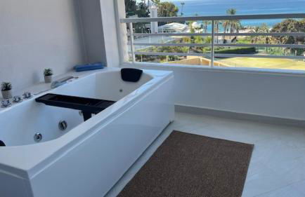 Modern apartment sea view with private jacuzzi - Photo 28