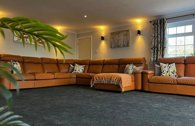 The Cheshire Gathering - Hot Tub 8 Bedroom - Photo 46