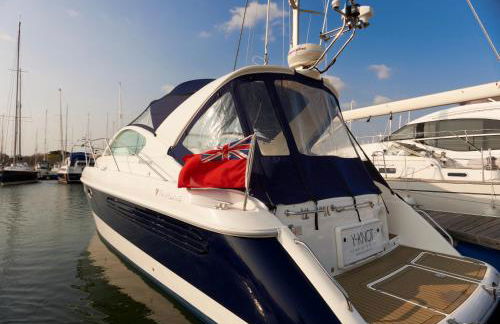 Y-Knot-Two Bedroom Luxury Motor Boat In Lymington - Foto 2