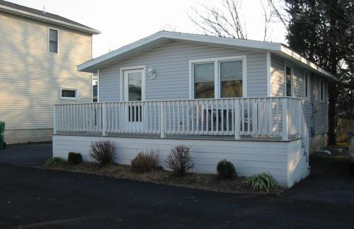 Pet Friendly Cottage walk to beach! - Foto 5