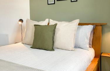 Borders Retreat, Cosy 1 Bed Flat - 3miles from M6 Jct45 - near A75, Gretna & Carlisle - Photo 2