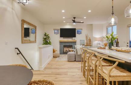 Sunset Serenity by Avantstay Rooftop w/ Hot Tub & Fire Pit, 3 Blocks to Beach! - Foto 16