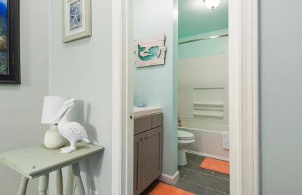 Beach access close to Walmart, Bowling,skating and Game room - Photo 42