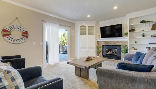 Deep Blue Spacious Escape w Hot Tub & Playground - Foto 3