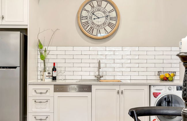 Grandview Accommodation - The Elm Tree Apartments - Photo 8