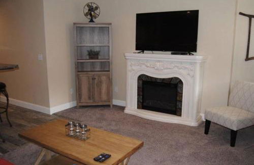 Historic Washington St Balcony - Photo 13