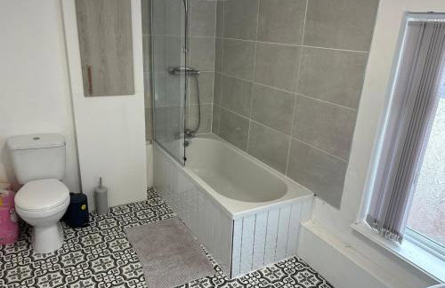 Spacious 3-Bedroom Apartment with Modern Comforts - Foto 14