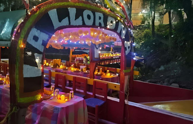 Tour del Día de Muertos por Xochimilco con cena - Foto 10