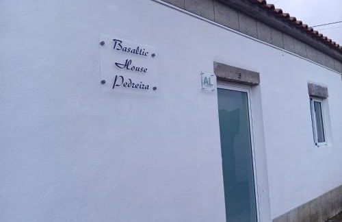 Basaltic House Pedreira - Photo 10