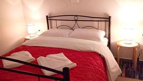 Tami House - Photo 2