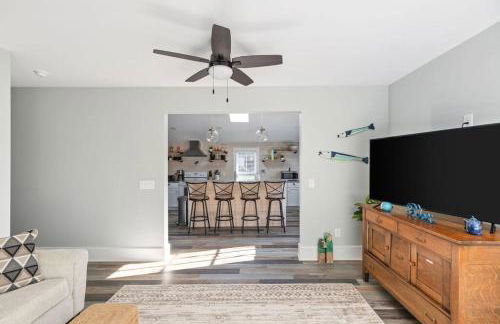 The Lyellton House: Water View, Steps from Beach - Foto 57