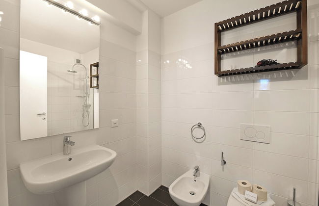 Santi Apartment Few Min From Lake - Photo 7