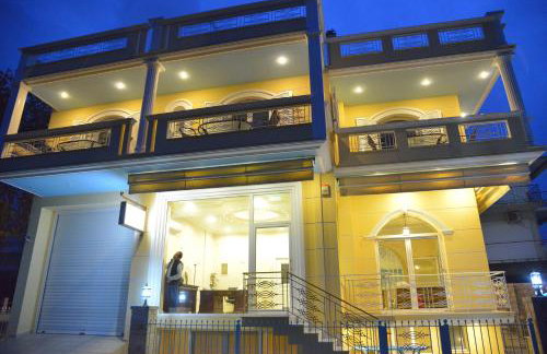 Royal's Studios - Photo 10