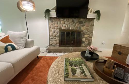 Secluded Luxe 5BR Estate| Pool, Wineries, Near ND - Foto 10