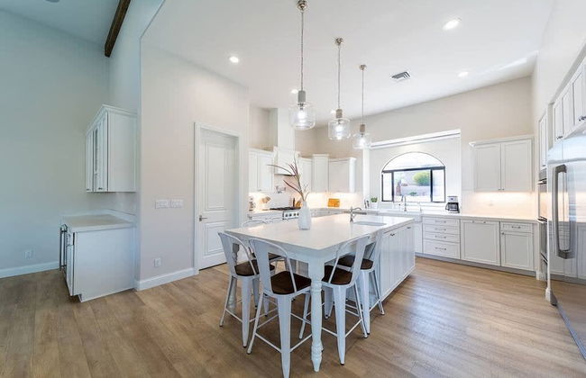 Vanderpump Rules Lake Havasu Luxury Villa w Pool - Photo 27