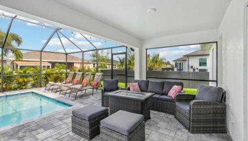 Cape House - 4 BR - Pool - Fire Pit - Private Backyard - Foto 3