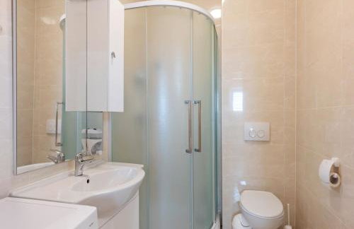 Simplistic Apartment in Neviđane near Sea - Foto 30