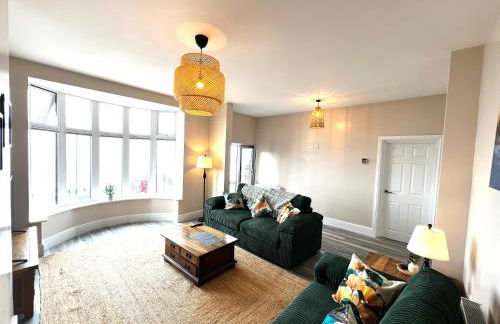 Smugglers - Sea Front - Parking - Sea Views - Balcony - 2 luxury kingsize beds - Foto 8