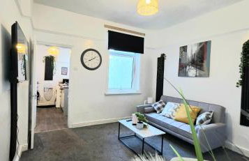 Elegant 3BR Family-Friendly - Sleeps 5 - Fast WiFi -Parking - Netflix - Photo 10