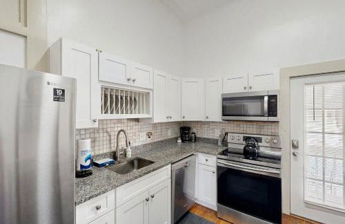 Downtown duplex with patio, enclosed backyard, washer/dryer, streaming, AC, WiFi - Foto 7