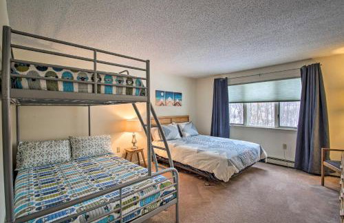 Spacious Ski-inandOut Black Mountain Home with Deck! - Foto 22