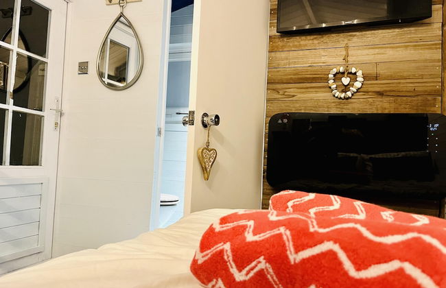 Beautiful Cosy Garden Cabin, 5min Walk to Beach - Foto 3