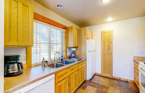 Gateway to Crater Lake! Resort Retreat with Pool - Foto 12