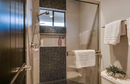 Luxury Contemporary Sanctuary w/ Pool and Views! - Foto 76