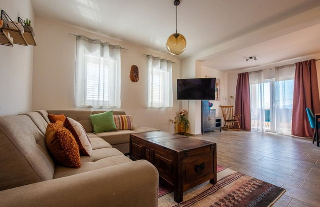 Charming and Tranquil Kastel Gomilica Apartment With Balcony and Patio - Foto 19