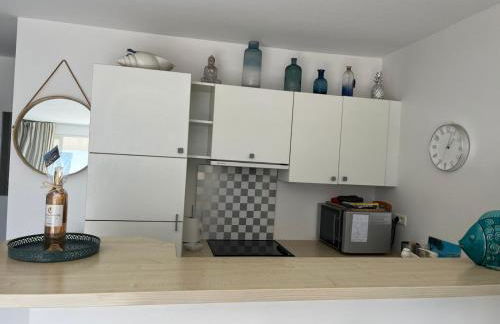 VUE EPOUSTOUFLANTE SUR BANDOL & LA MER 2 pièces, piscine tout confort 4 étoiles, très calme, terrasse spacieuse sans vis à vis, parking privé résidence standing - Foto 28