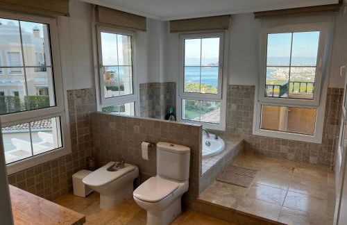 Stunning penthouse with sea view in Altea Hills - Photo 41