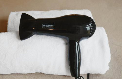 Middleton House with Free Parking, Fast-Wifi, SmartTV and Garden by Yoko Property - Photo 17