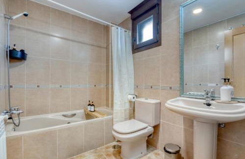 Villa de lujo de piedra, Cine para niños, Vistas, Piscina - Foto 35