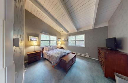 Silver Spring Chalet Brought to you by GetAway Vacations - Foto 11