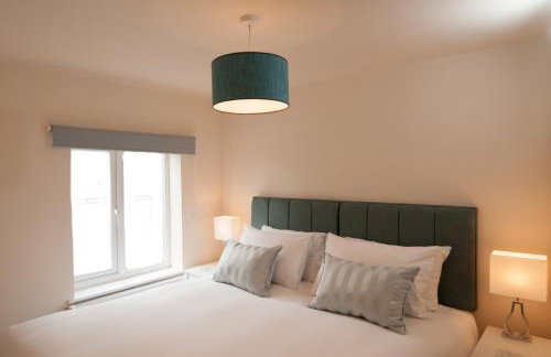 The Wellington - Stylish 3-Bedroom House, Sleeps 8, Ideal for Professionals - Photo 16