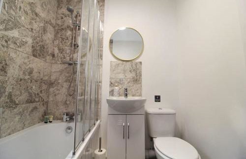 Cosy Modern 3 Bedroom House in Bradford City - Foto 23