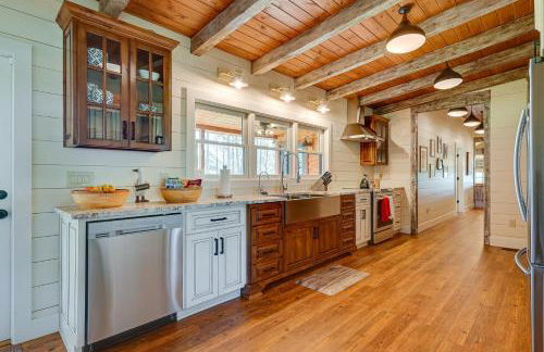 Spacious Alabama Retreat - Deck, Grill and Fire Pit! - Foto 9