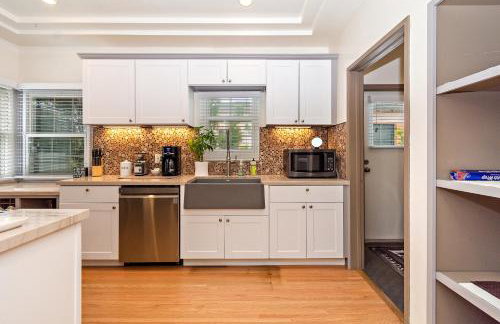 The SOFI Special - Modern Retreat, Dog Friendly - Photo 3