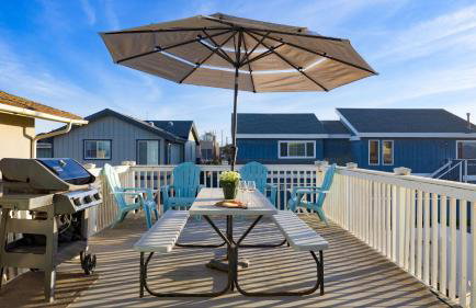 Steps to Beach w/ Patio+deck Foosball Happy Bottom Beach House by Avantstay - Foto 31
