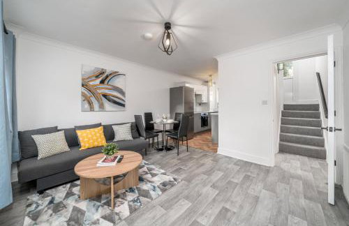 COZY 3 Bed House With Garden & Parking in Rochester, Kent Mins to Train Station, WiFi - Foto 5