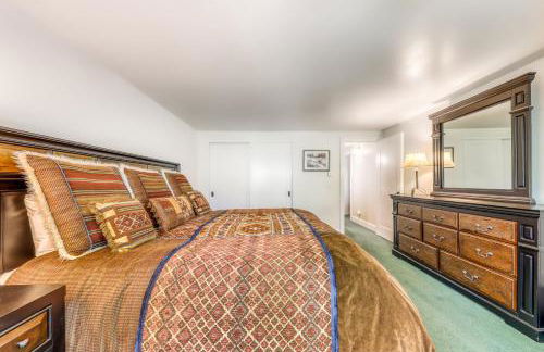 Single Level Ranch Condo in Elkhorn - Photo 30